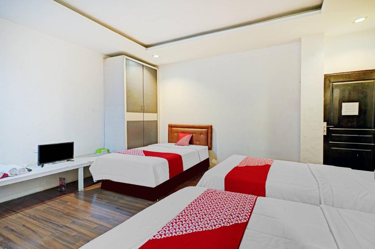 Oyo 90450 Sentra Inn Medan Extérieur photo