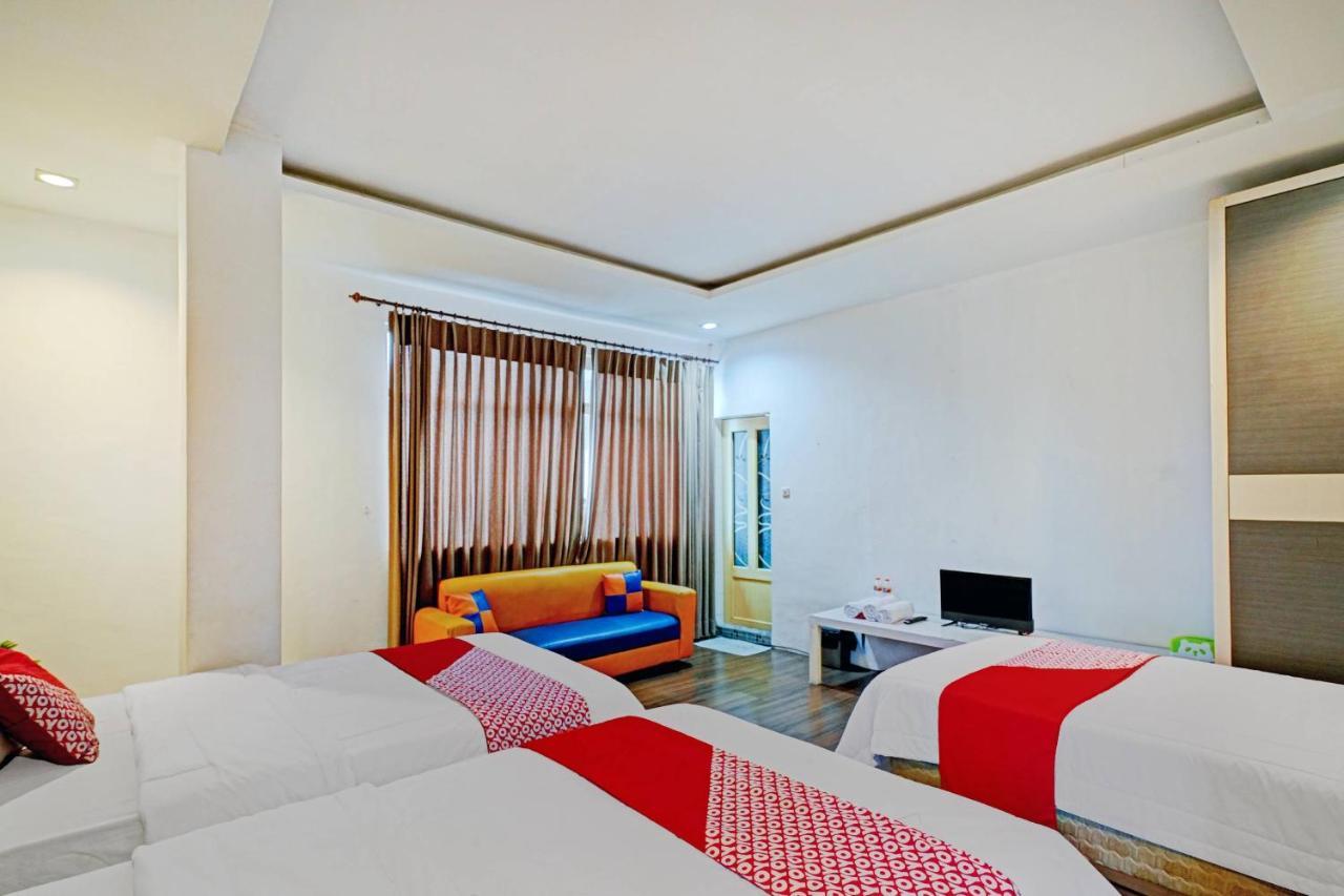 Oyo 90450 Sentra Inn Medan Extérieur photo