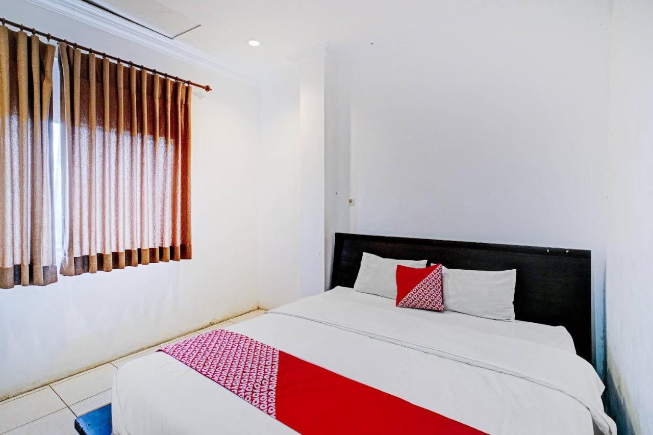 Oyo 90450 Sentra Inn Medan Extérieur photo
