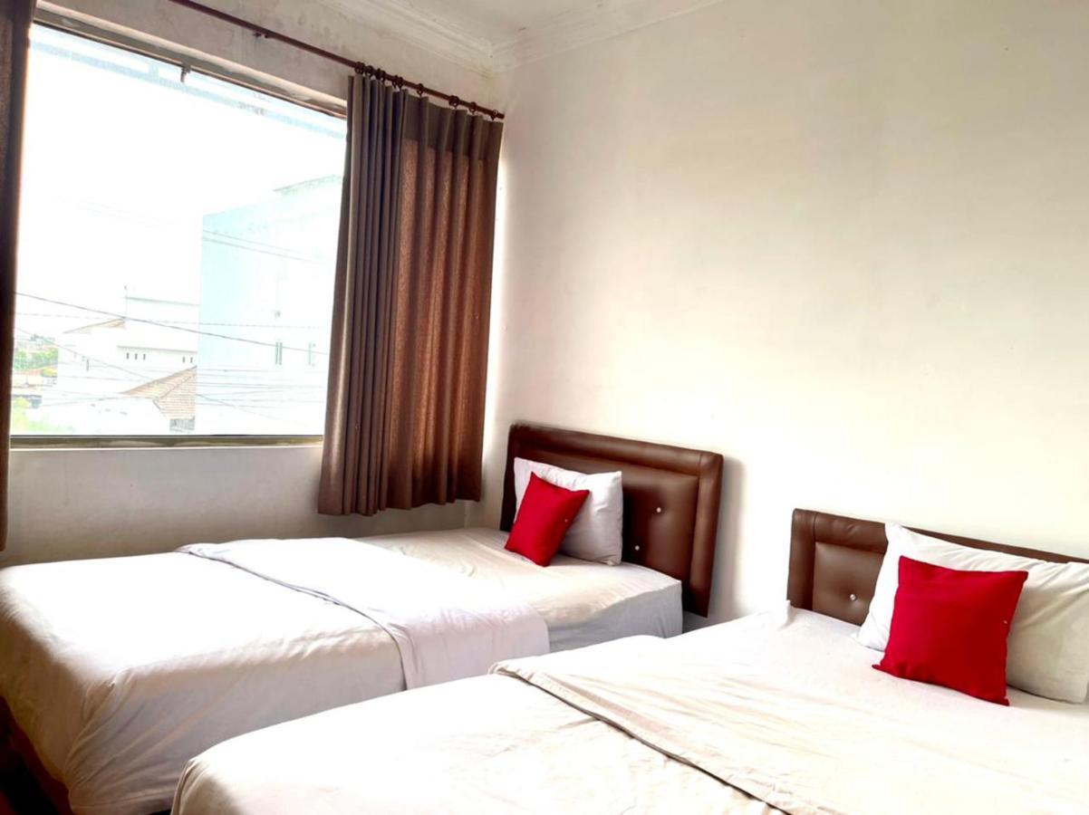 Oyo 90450 Sentra Inn Medan Extérieur photo